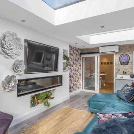 Modern 3 Bed - Sleeps 6 With Hot Tub Villa Bath Exterior photo