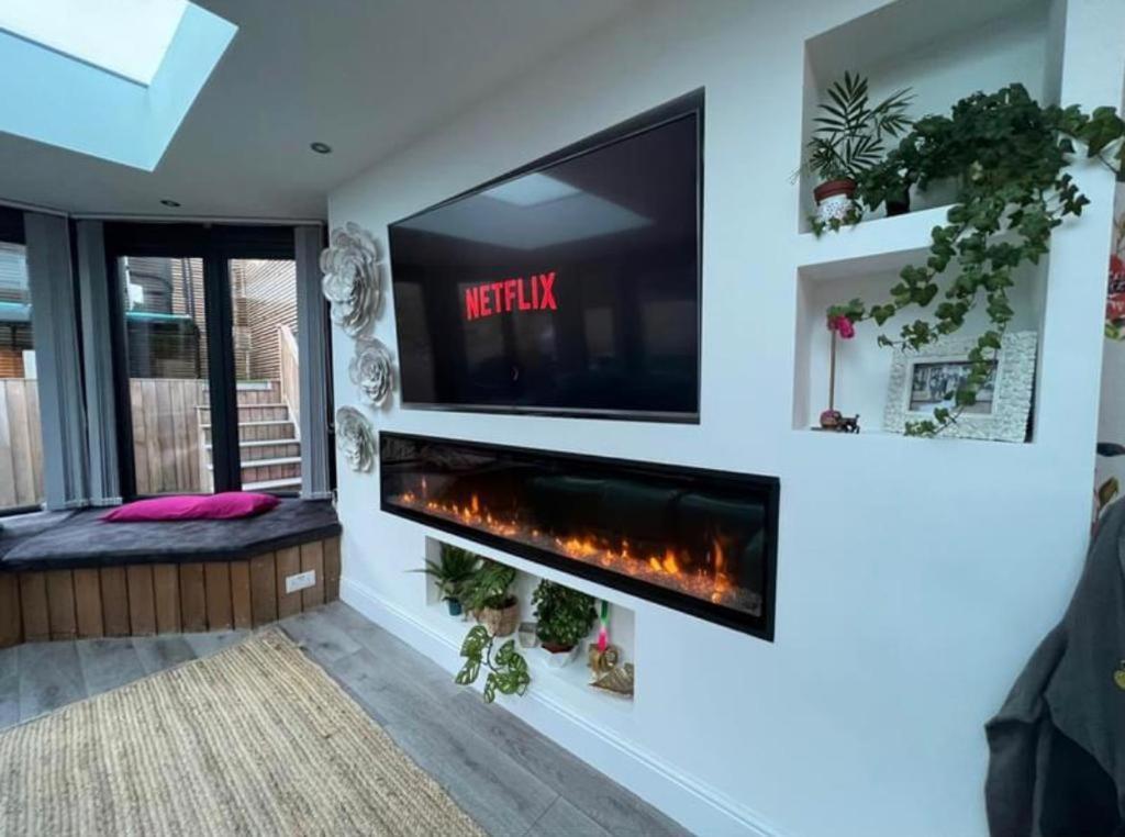 Modern 3 Bed - Sleeps 6 With Hot Tub Villa Bath Exterior photo